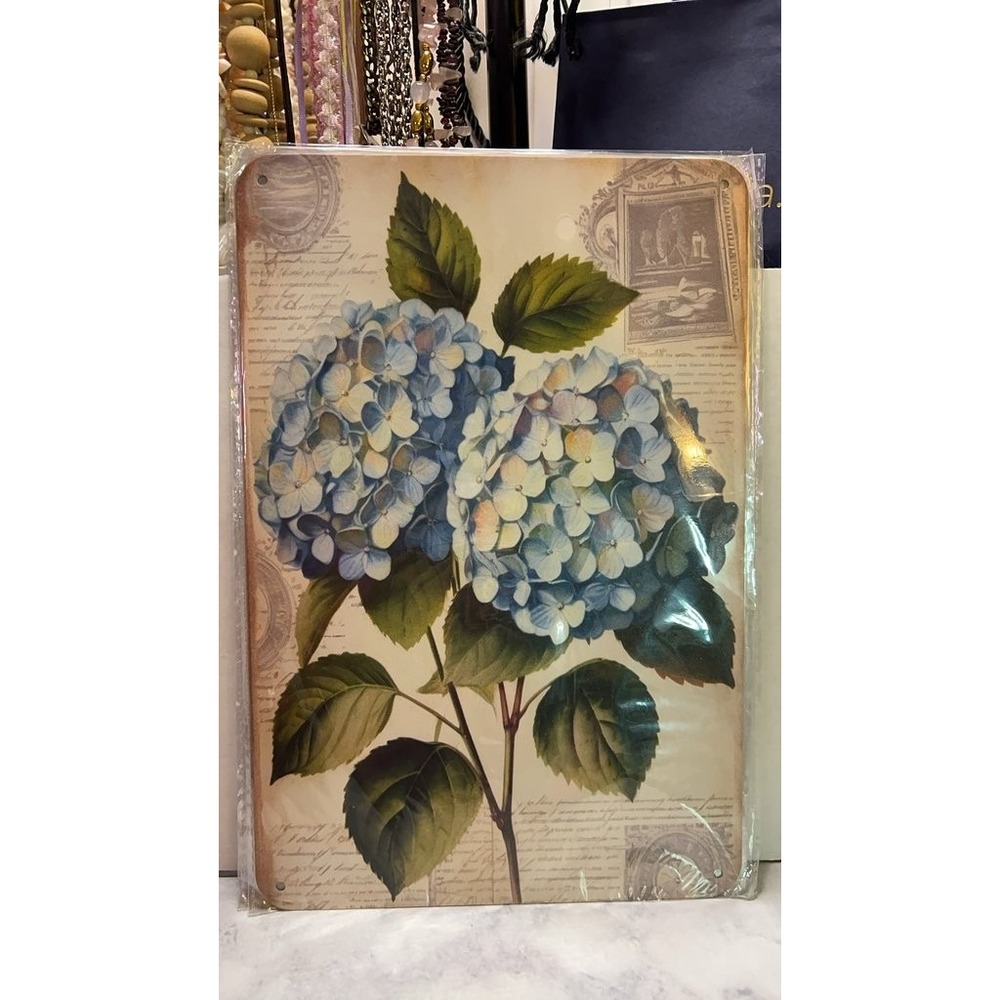 Vintage Style Metal Wall Art with Hydrangea Design
